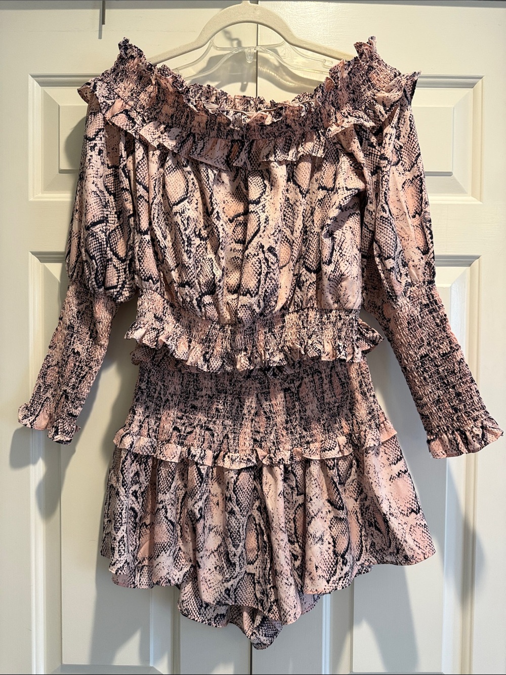 Elliatt Pink Snake-Print Off-Shoulder Smocked 2-piece Romper Size M